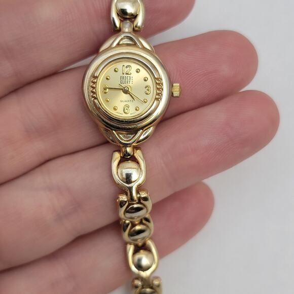 Vintage Watches Eddie Bauer Gold Quartz Watch with Linked Bracelet Band - Picture 4 of 10